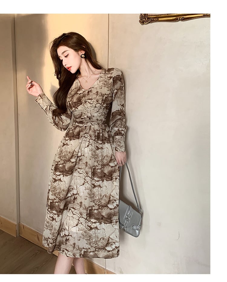 【dress】美人度アップVネックデートワンピース着瘦せ　M17429