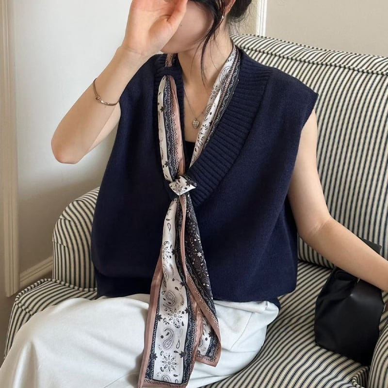 【tops】スカーフ付きニットベスト Q8126
