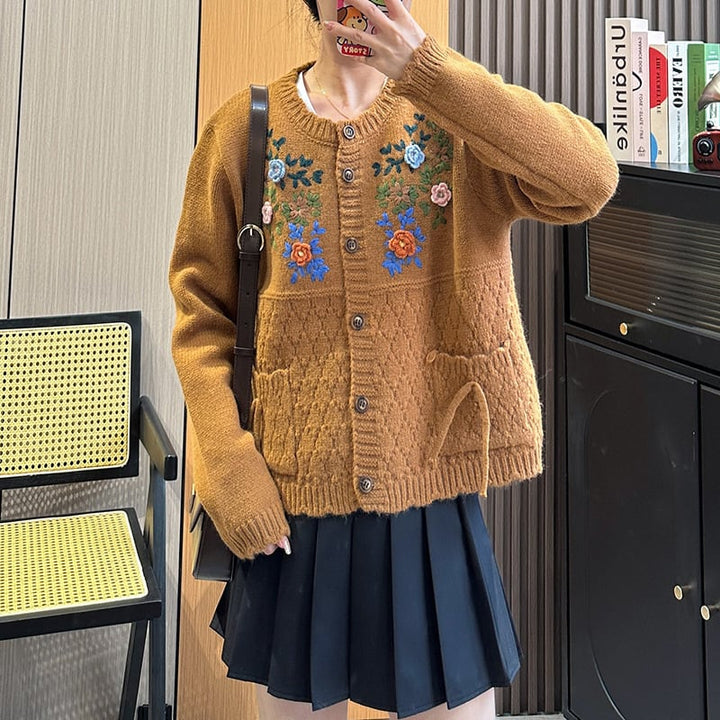【outer】ボタンデザイン刺繍ニットカーディガン　M17729