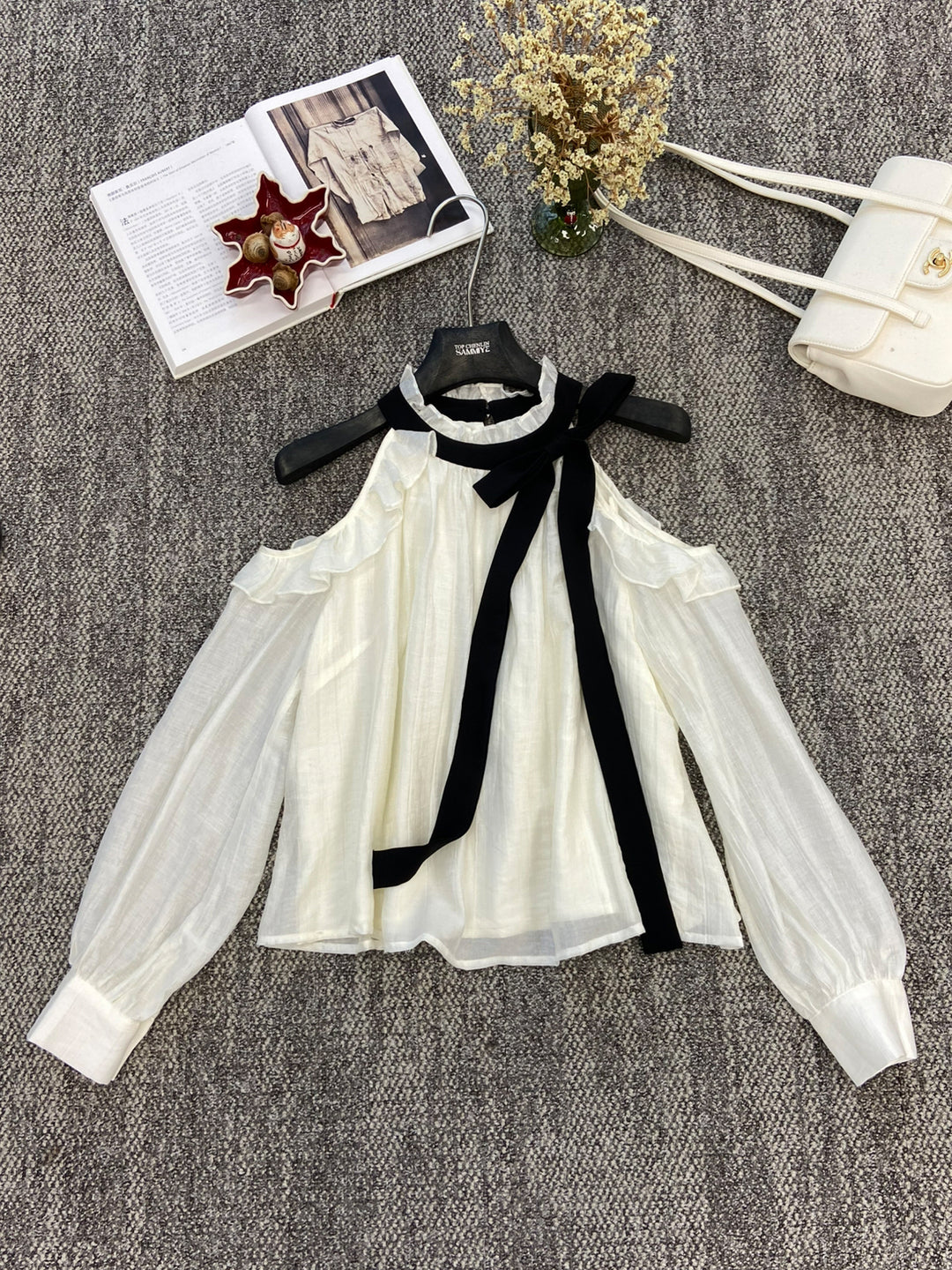 【tops】リボン付きオフショルダートップス Q8939