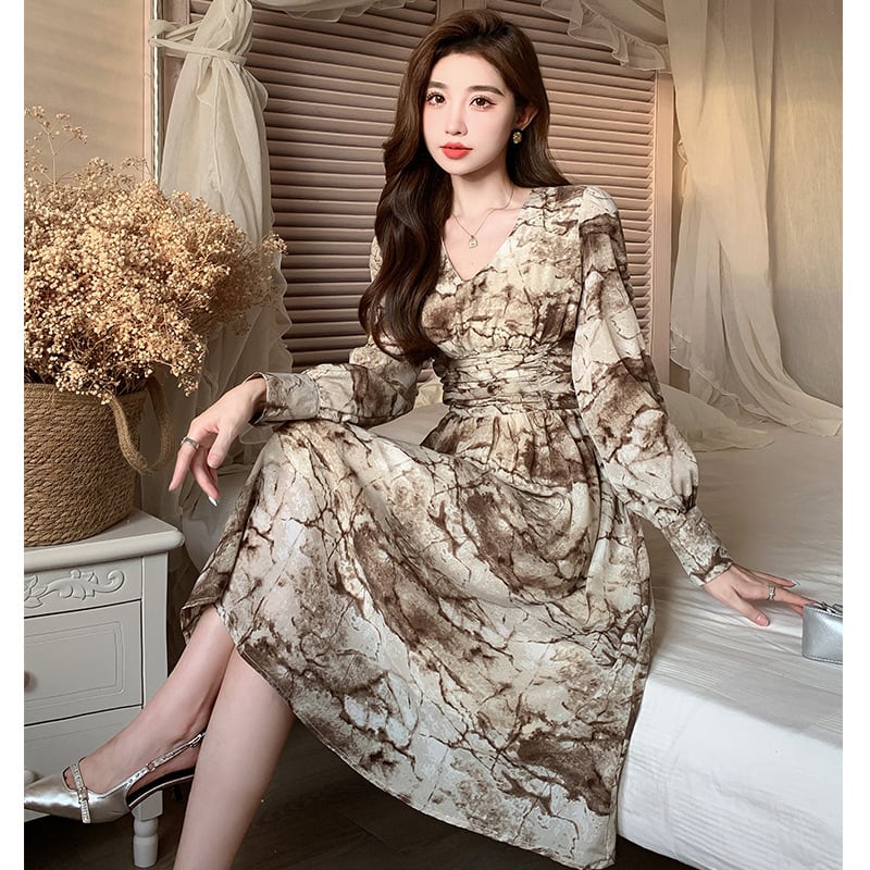 【dress】美人度アップVネックデートワンピース着瘦せ　M17429