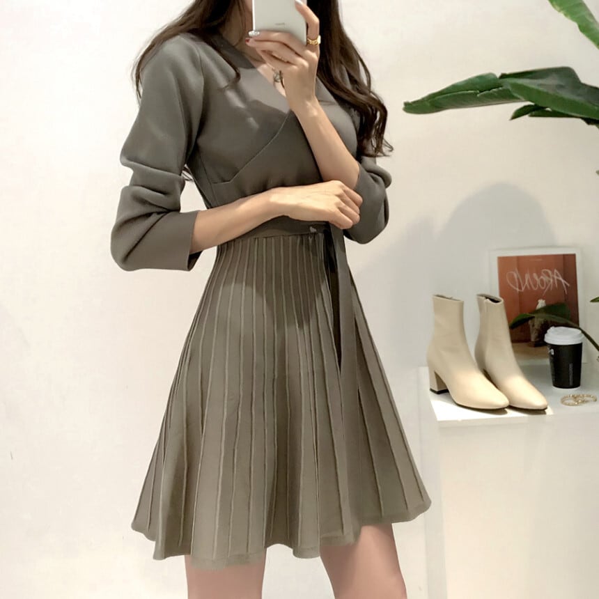 【dress】Vネック無地ニットワンピース　M17900