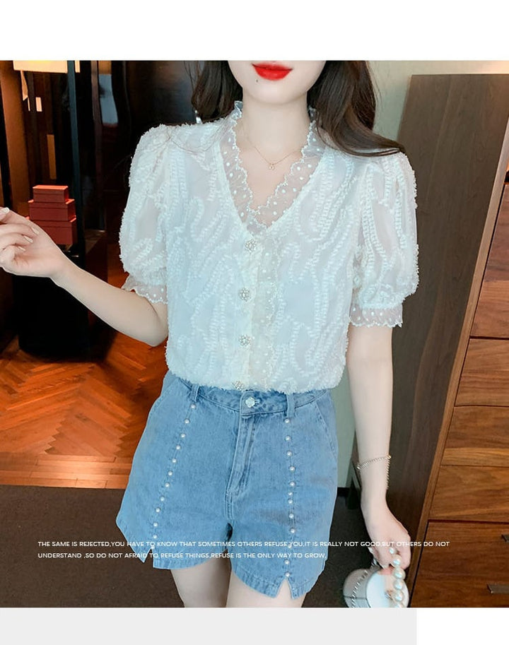 【tops】柔らかくて優しい印象Vネックレースシャツトップス　M17038