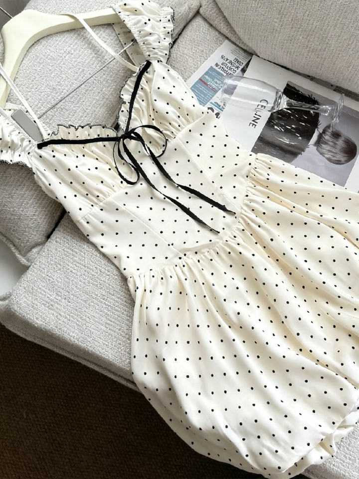 【dress】ドット柄バルーンワンピース Q8554
