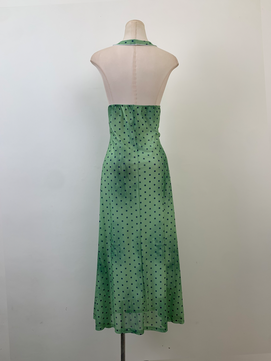 【dress】スカーフ付きドット柄ホルターネックロングワンピース Q8533