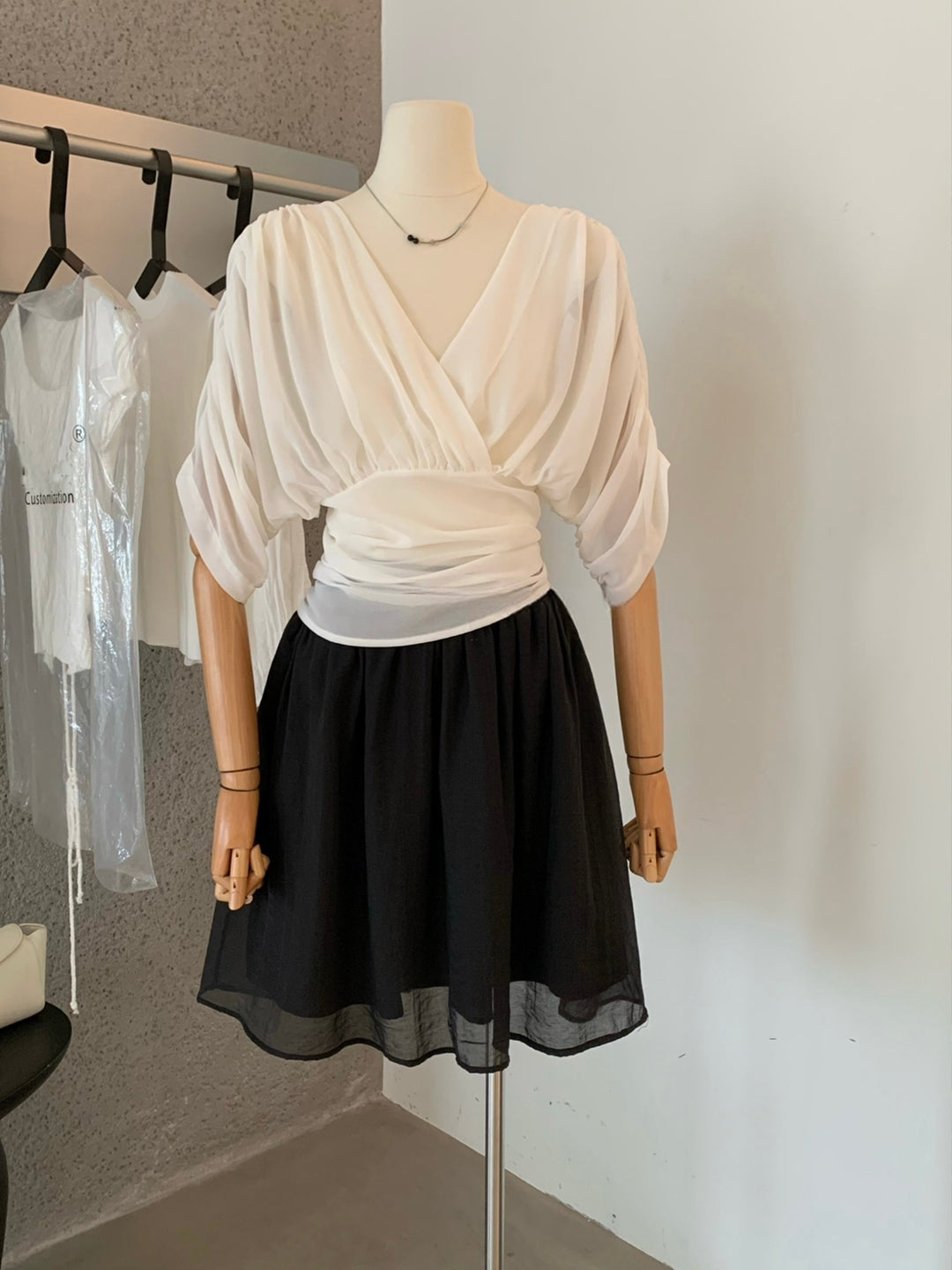 【set】Vネックトップス×ミニスカートセット Q8966