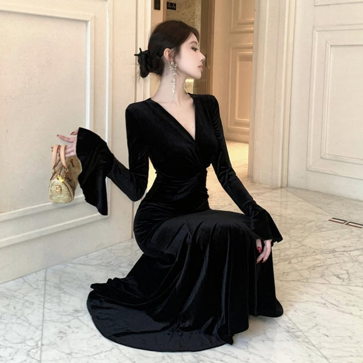 【dress】Vネックベルベットワンピース Q7423