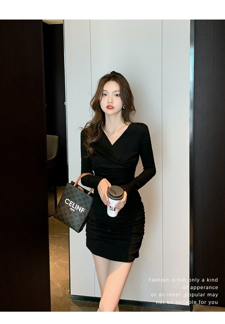 【dress】人気上昇中 シンプルVネックデートワンピース　M17102