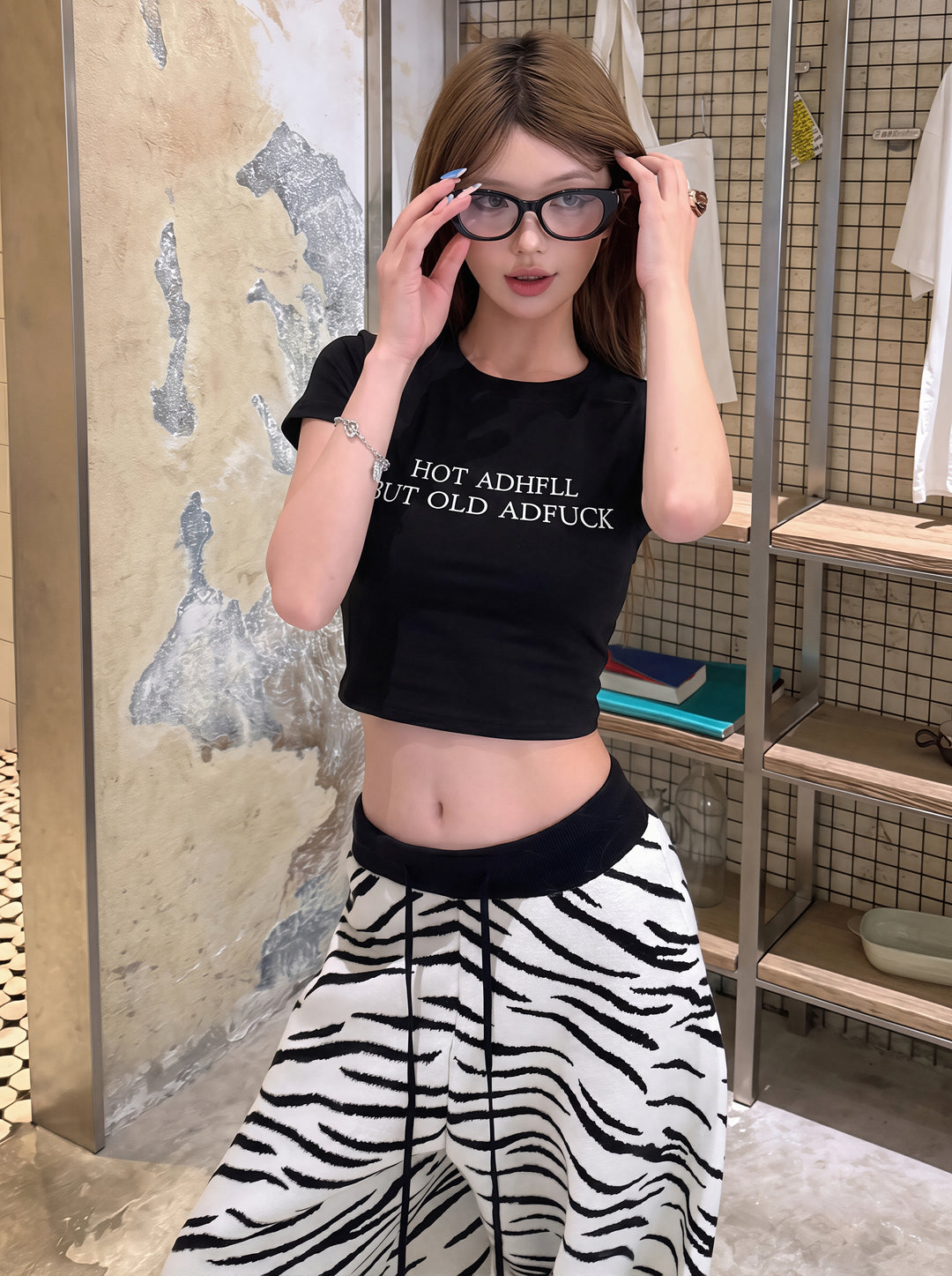 【tops】2色展開半袖ショートトップス Q8726