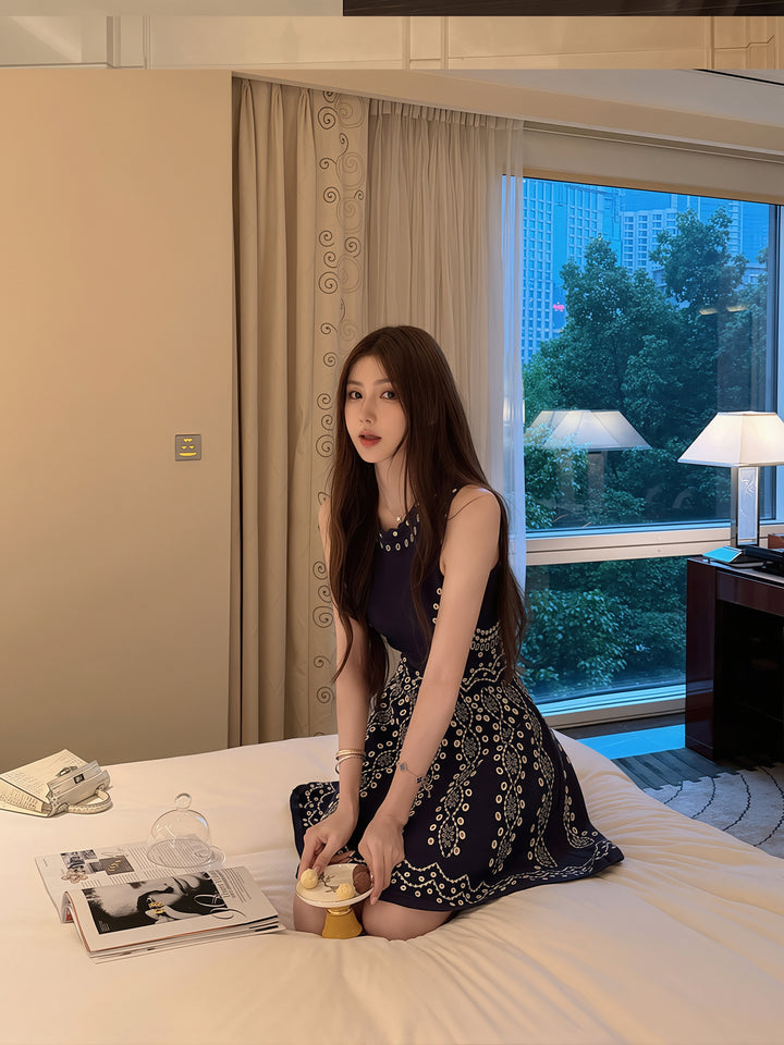 【dress】ノースリーブ刺繍柄ワンピース Q8869