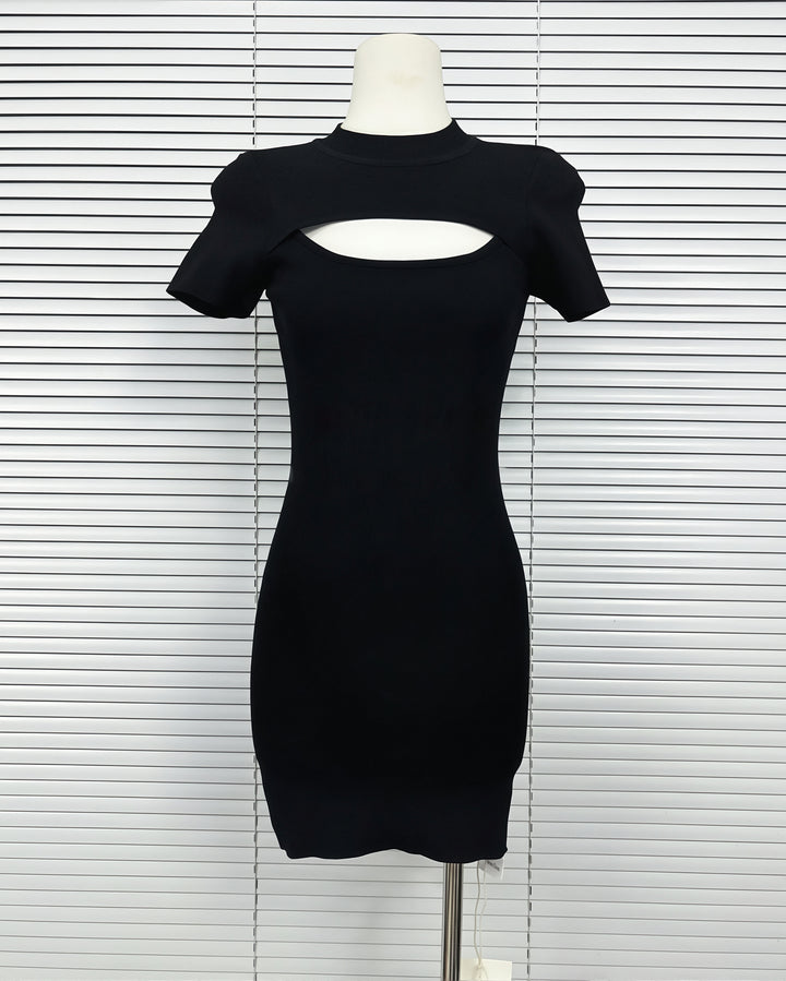 【dress】半袖フロントカットミニワンピース Q8704