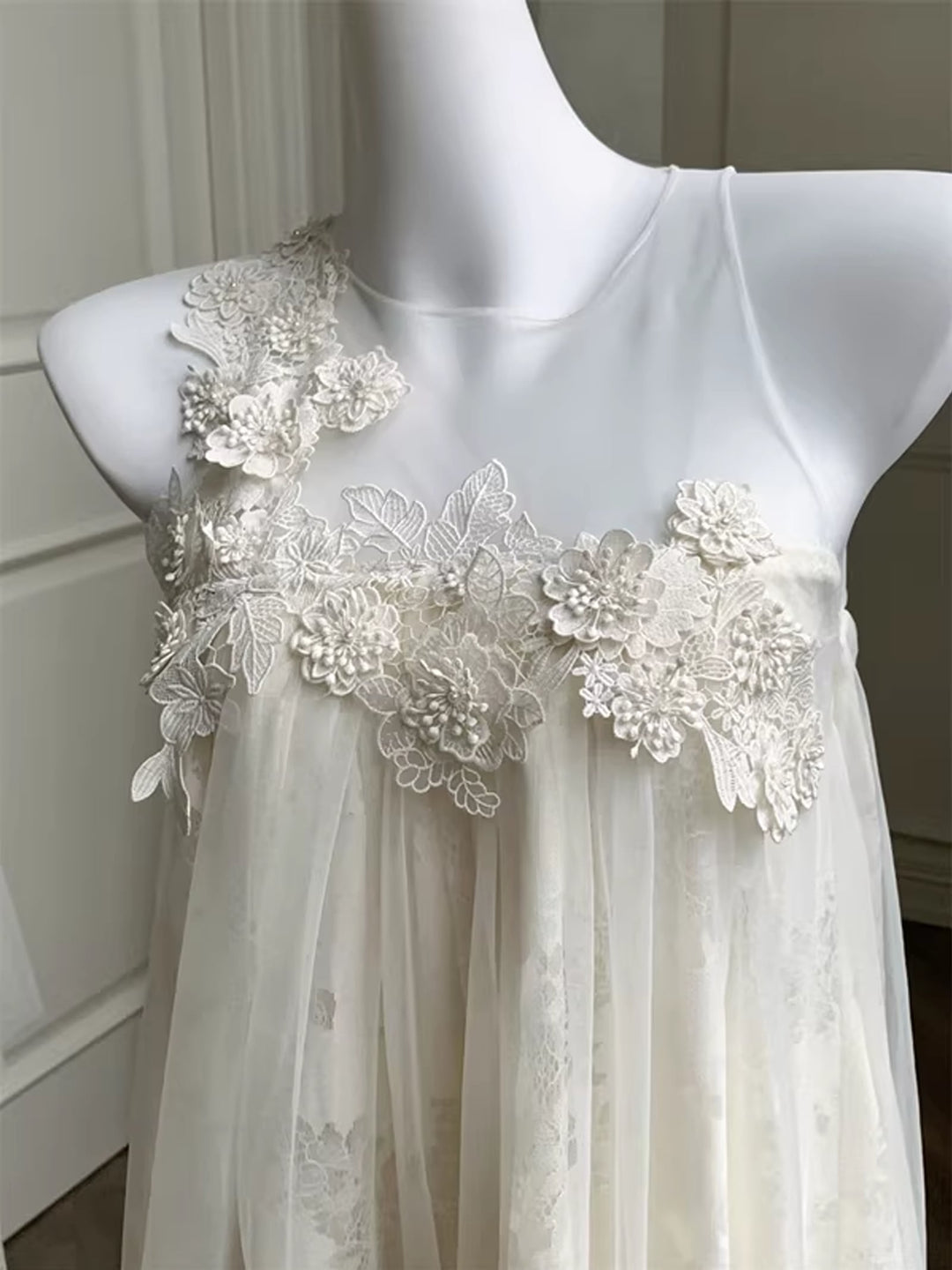 【dress】立体感フラワーノースリーブチュールワンピース Q8409
