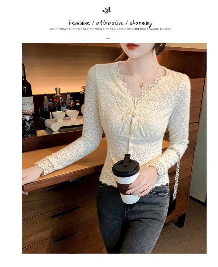 【tops】柔らかくて優しい印象Vネックレーストップス　M17616