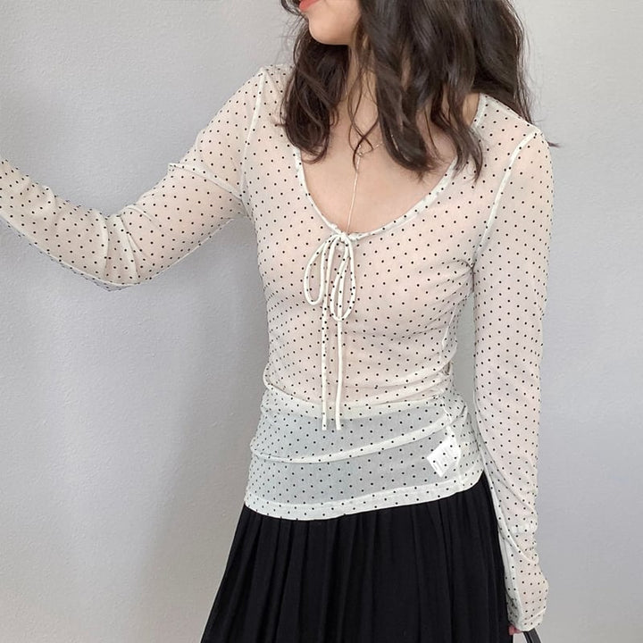 【tops】透け感ドット柄トップス Q8283