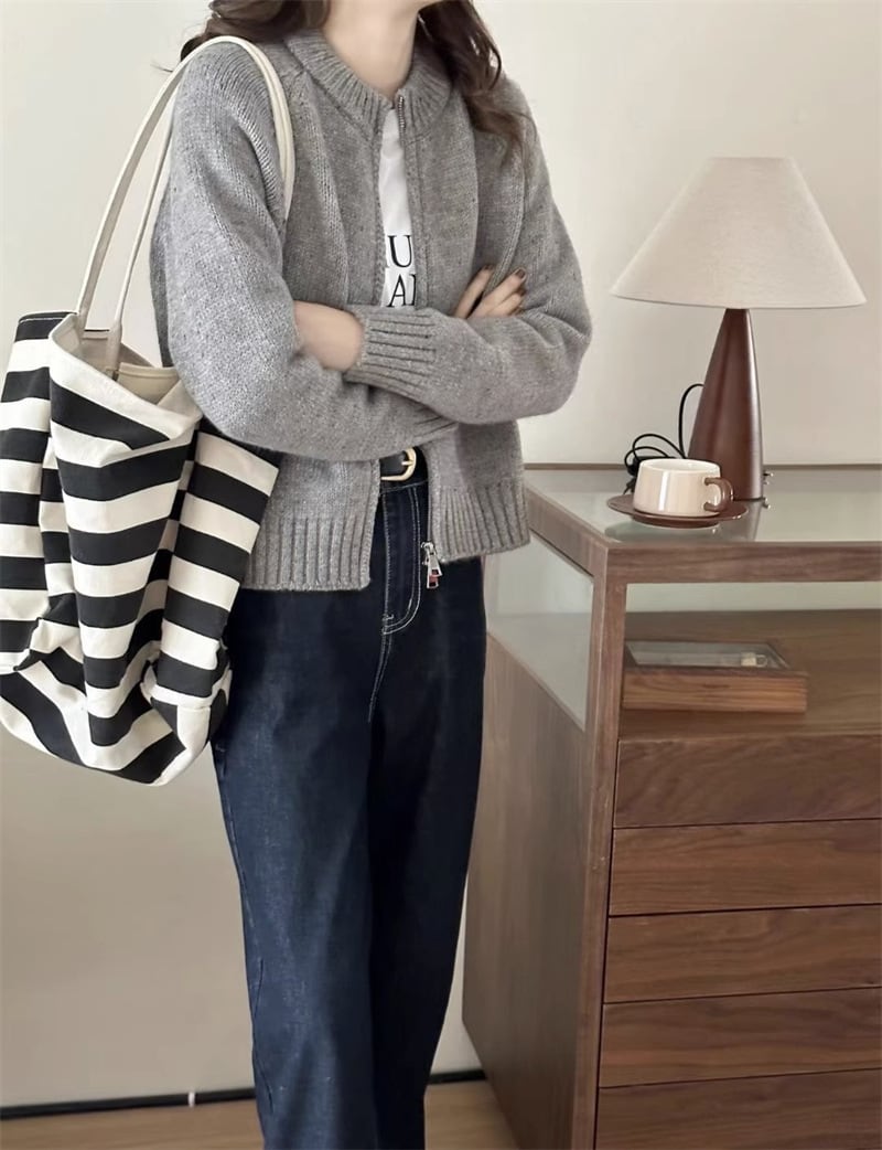 【outer】今季も大流行 定番ラウンドネックカーディガン　 M17619