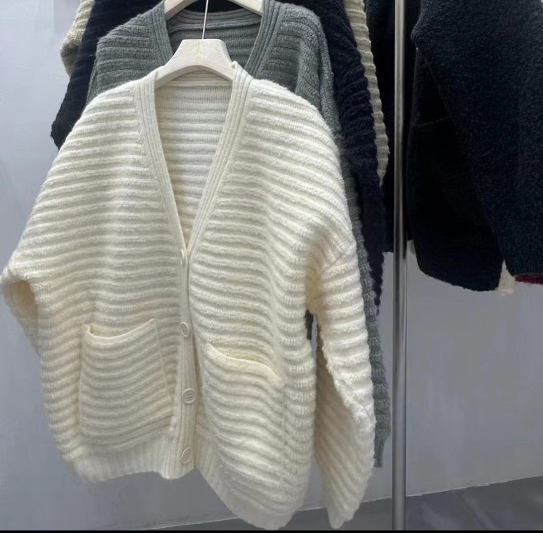 【outer】Vネックアウトポケットニットカーディガン　M17796