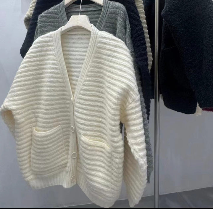 【outer】Vネックアウトポケットニットカーディガン　M17796