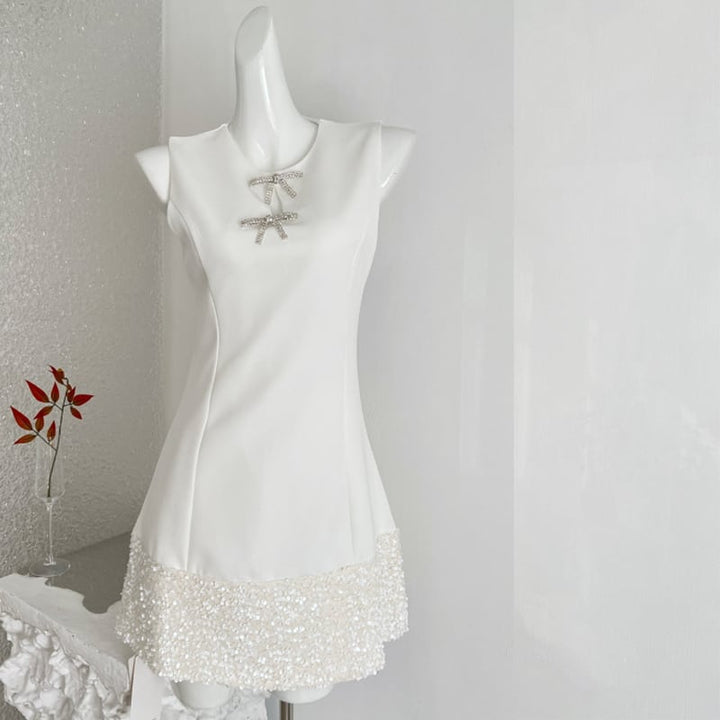 【dress】ノースリーブラインストーン付きミニワンピース Q8393