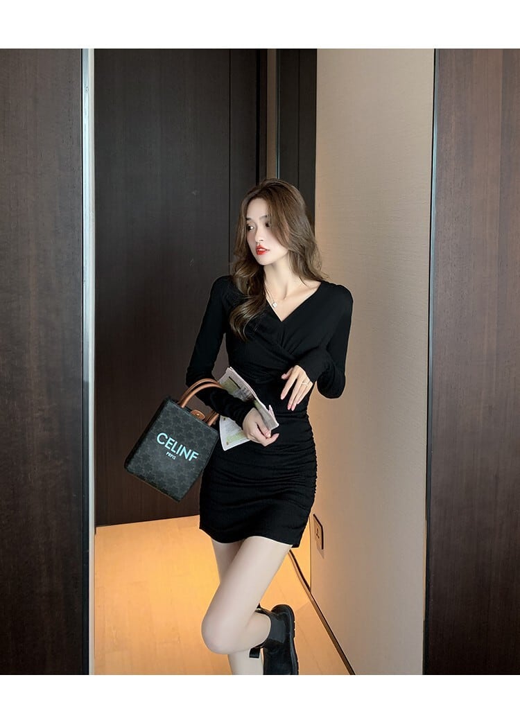 【dress】人気上昇中 シンプルVネックデートワンピース　M17102