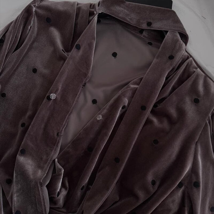 【tops】Vネックドット柄ベルベットトップス Q7399