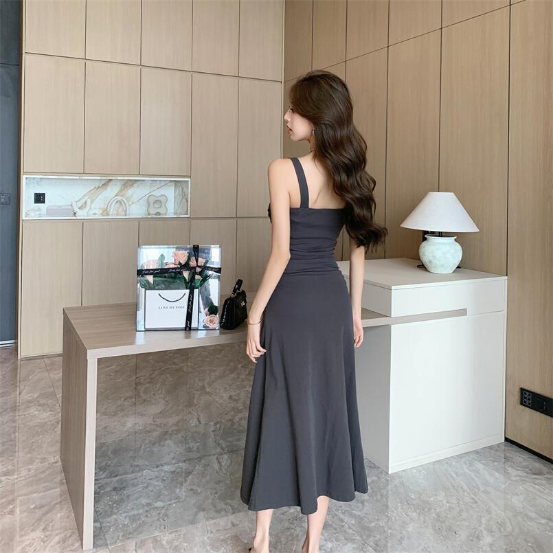 【dress】人気を独占中 キャミワンピース着瘦せ大活躍　M17187