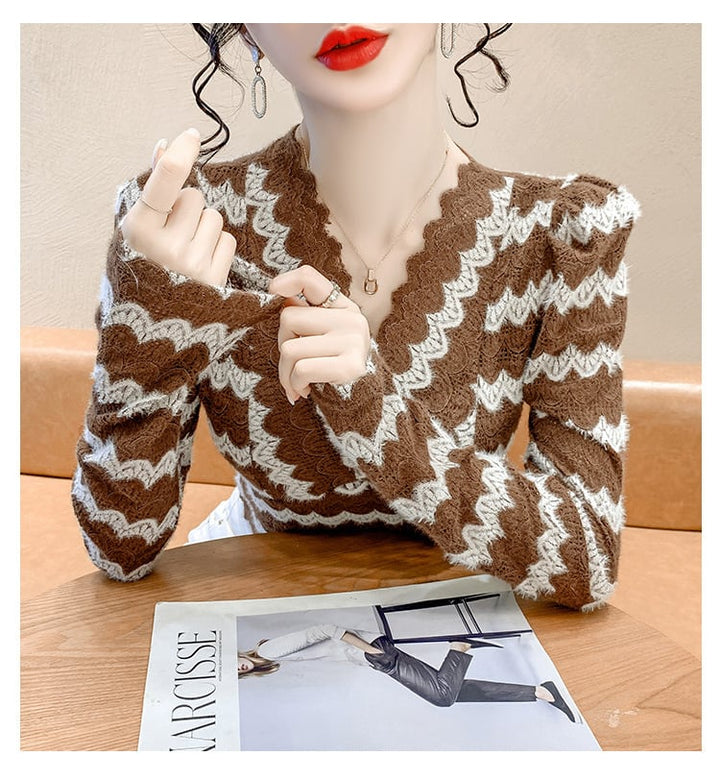 【tops】カットワークレースVネックトップス　M18298