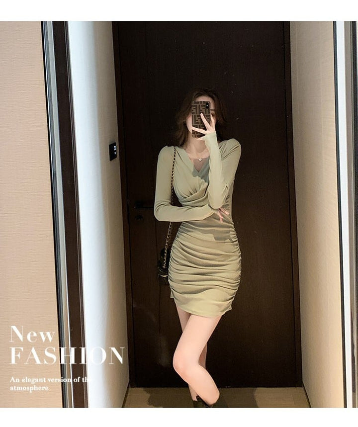 【dress】人気上昇中 シンプルVネックデートワンピース　M17102