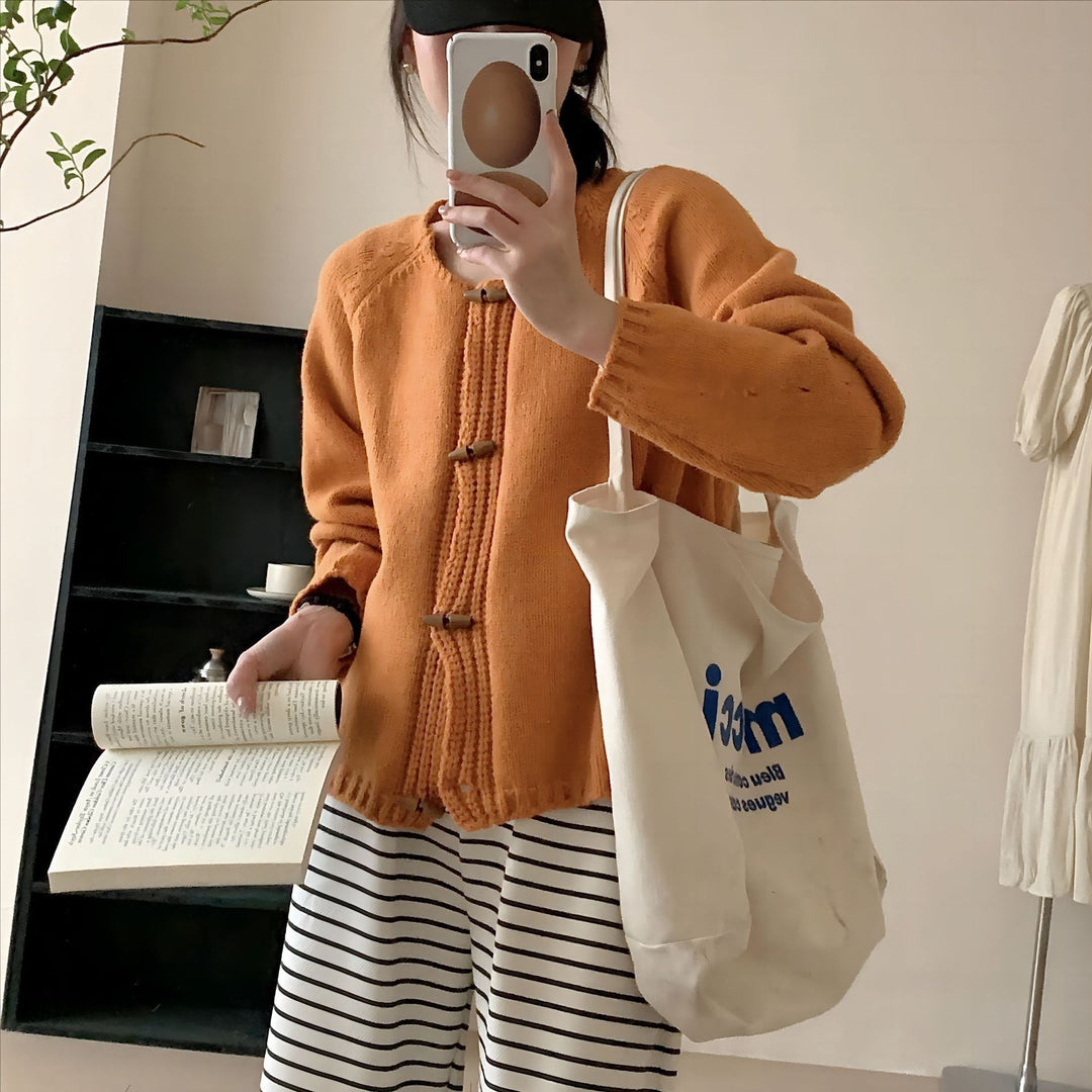 【outer】好感度UPラウンドネックカーディガンゆったり　M17526