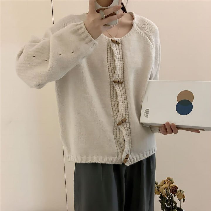 【outer】好感度UPラウンドネックカーディガンゆったり　M17526