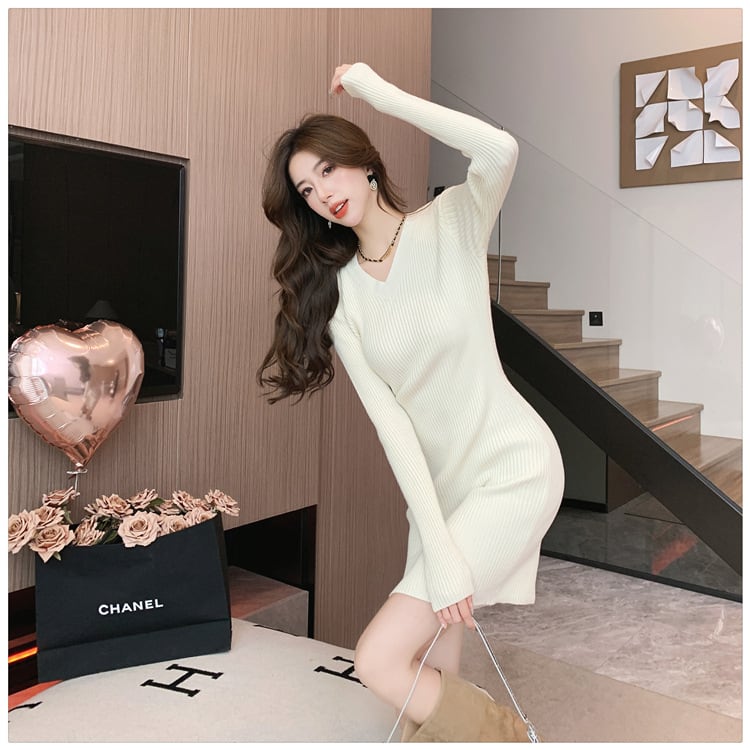 【dress】早い者勝ちVネックニットワンピース　M17588