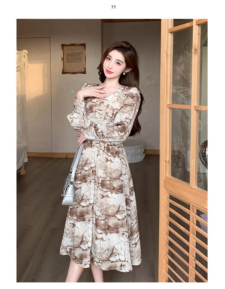 【dress】美人度アップVネックデートワンピース着瘦せ　M17429
