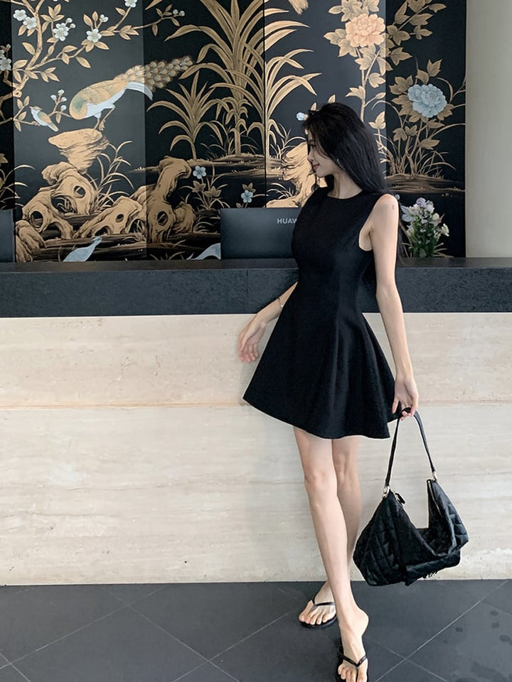 【dress】ノースリーブ美シルエットワンピース　N2662