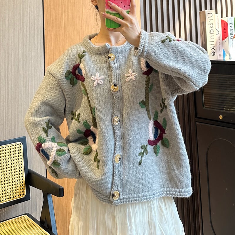 【outer】クルーネック刺繍ニットカーディガン　M17890