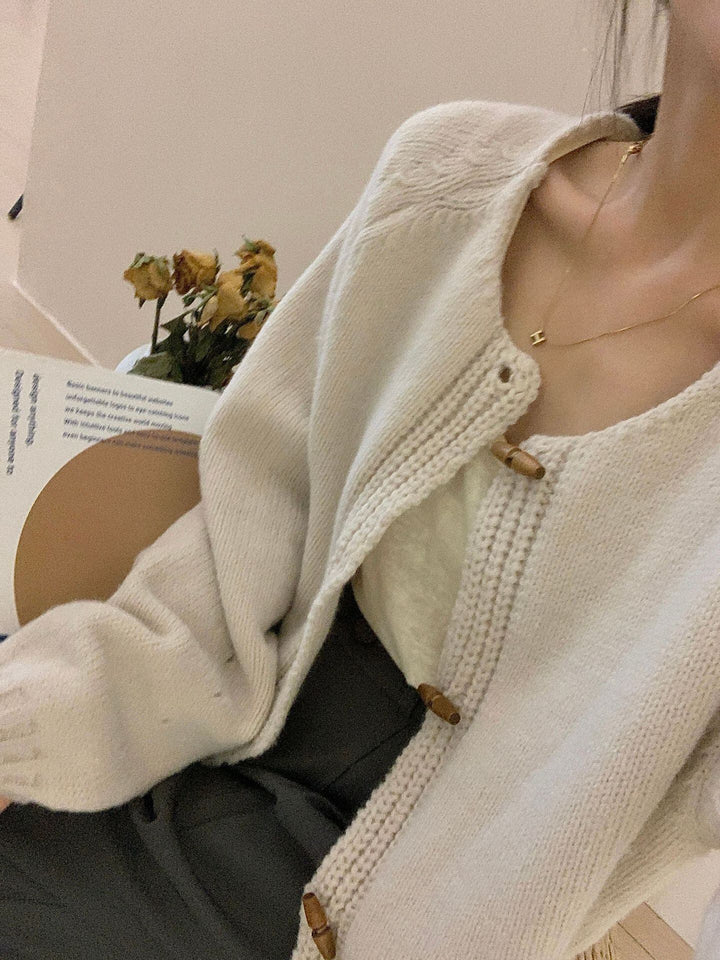 【outer】好感度UPラウンドネックカーディガンゆったり　M17526