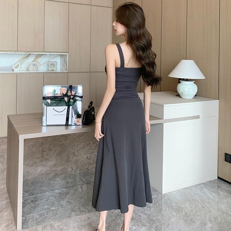 【dress】人気を独占中 キャミワンピース着瘦せ大活躍　M17187