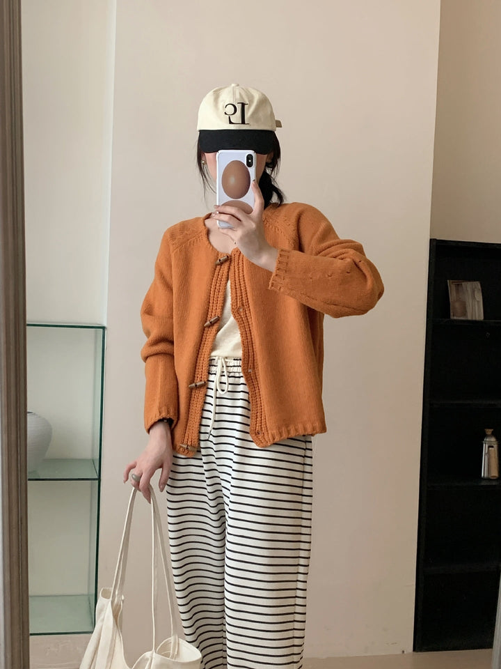 【outer】好感度UPラウンドネックカーディガンゆったり　M17526