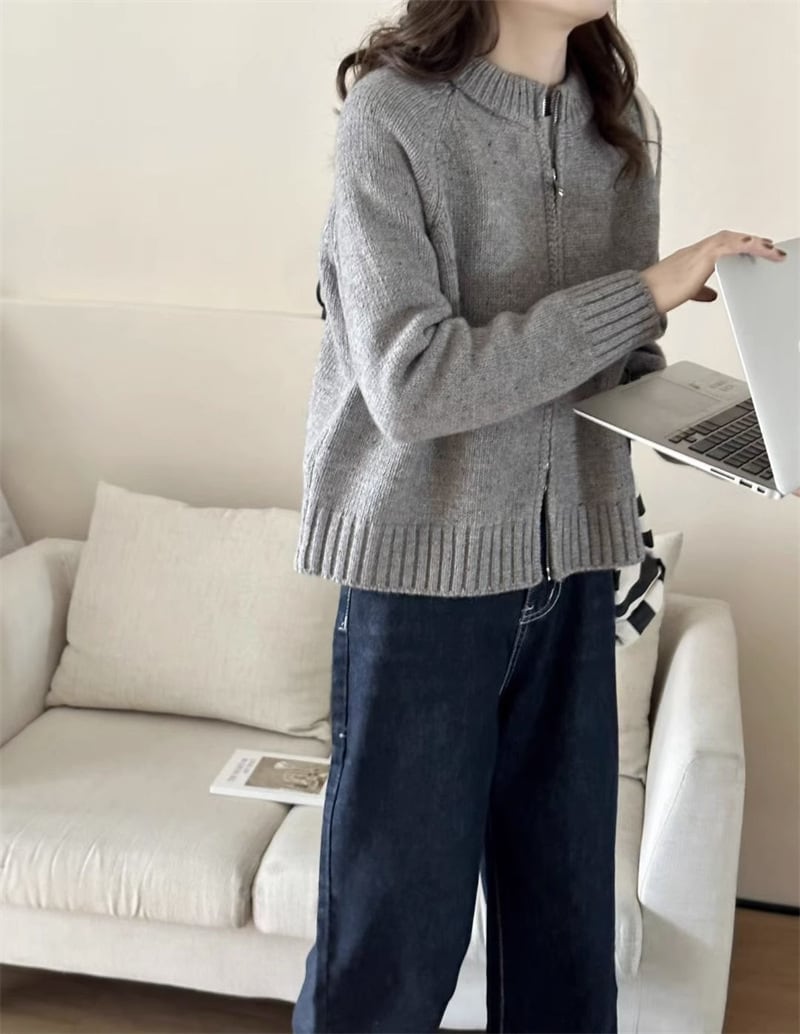 【outer】今季も大流行 定番ラウンドネックカーディガン　 M17619