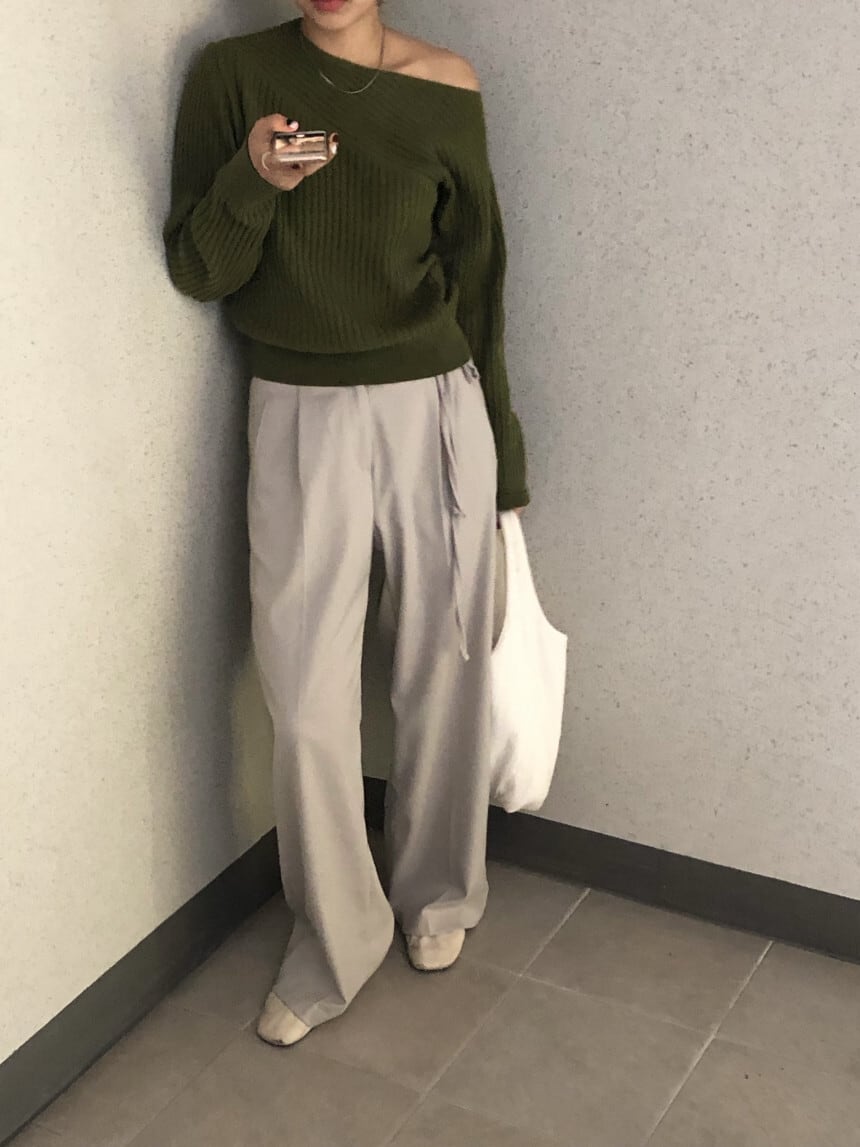 【tops】オフショルダーニットセーター　M27100