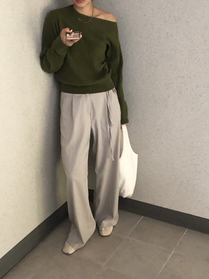 【tops】オフショルダーニットセーター　M27100
