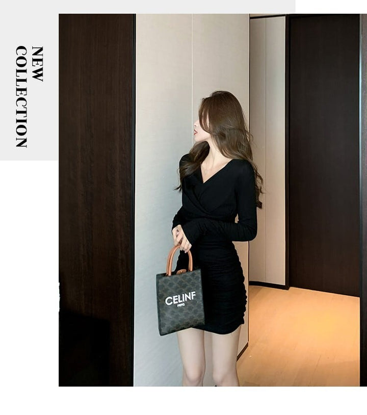 【dress】人気上昇中 シンプルVネックデートワンピース　M17102