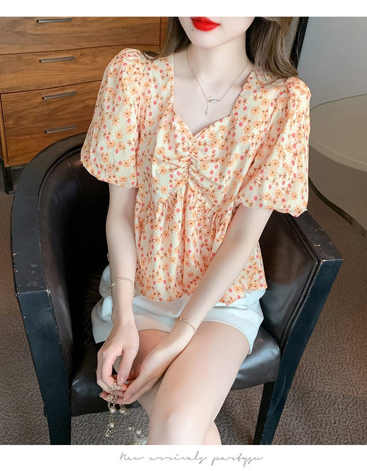【tops】人気アイテム ! スウィート一目惚れ花柄トップス　M17163