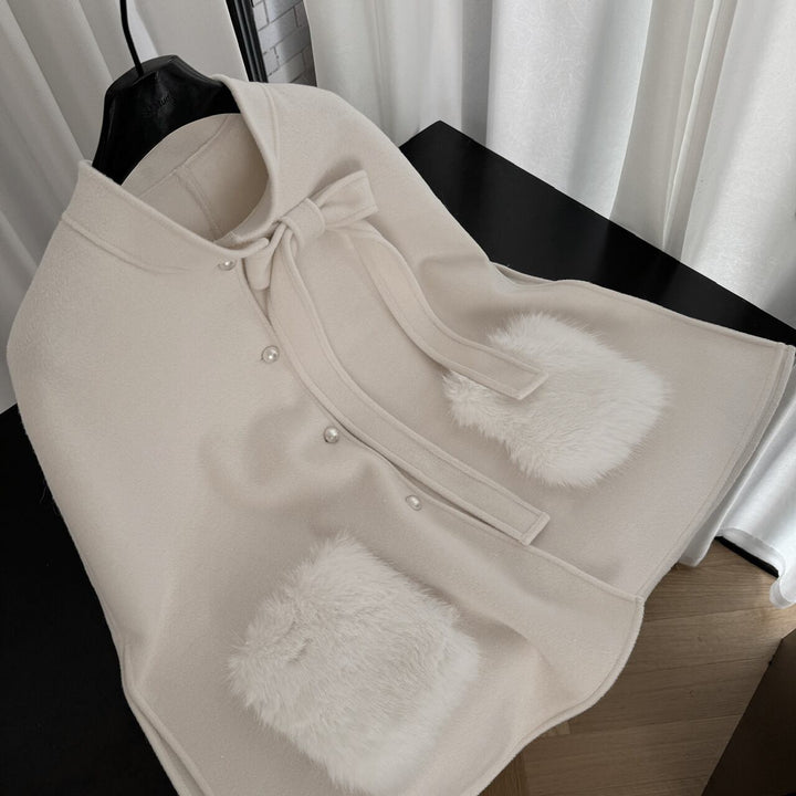 【outer】ポケファーケープコート　M27597