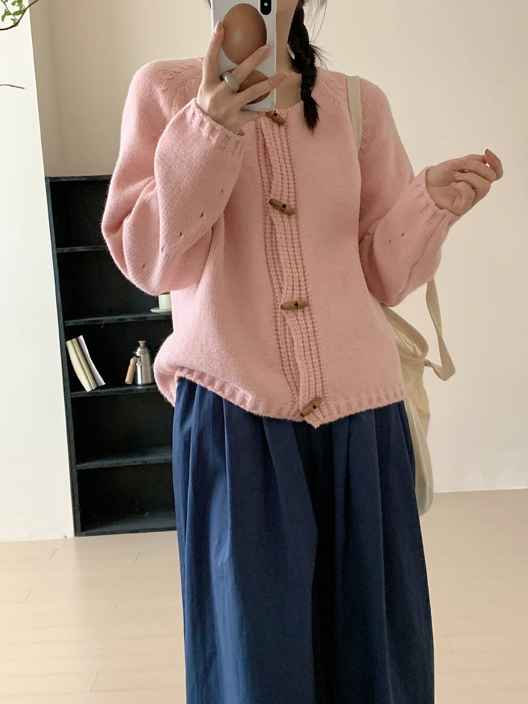 【outer】好感度UPラウンドネックカーディガンゆったり　M17526