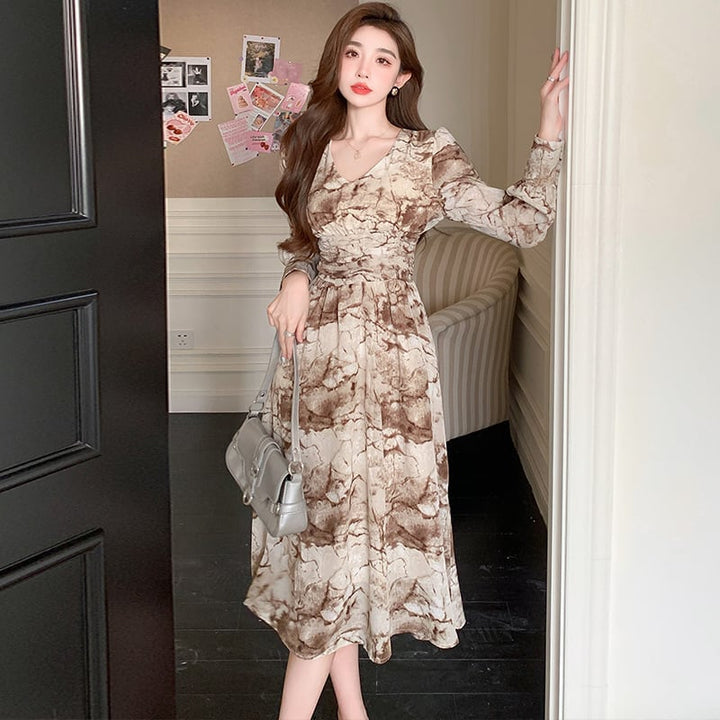 【dress】美人度アップVネックデートワンピース着瘦せ　M17429