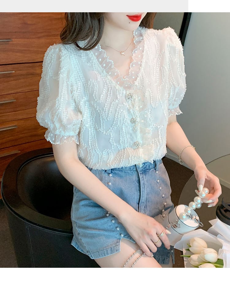 【tops】柔らかくて優しい印象Vネックレースシャツトップス　M17038