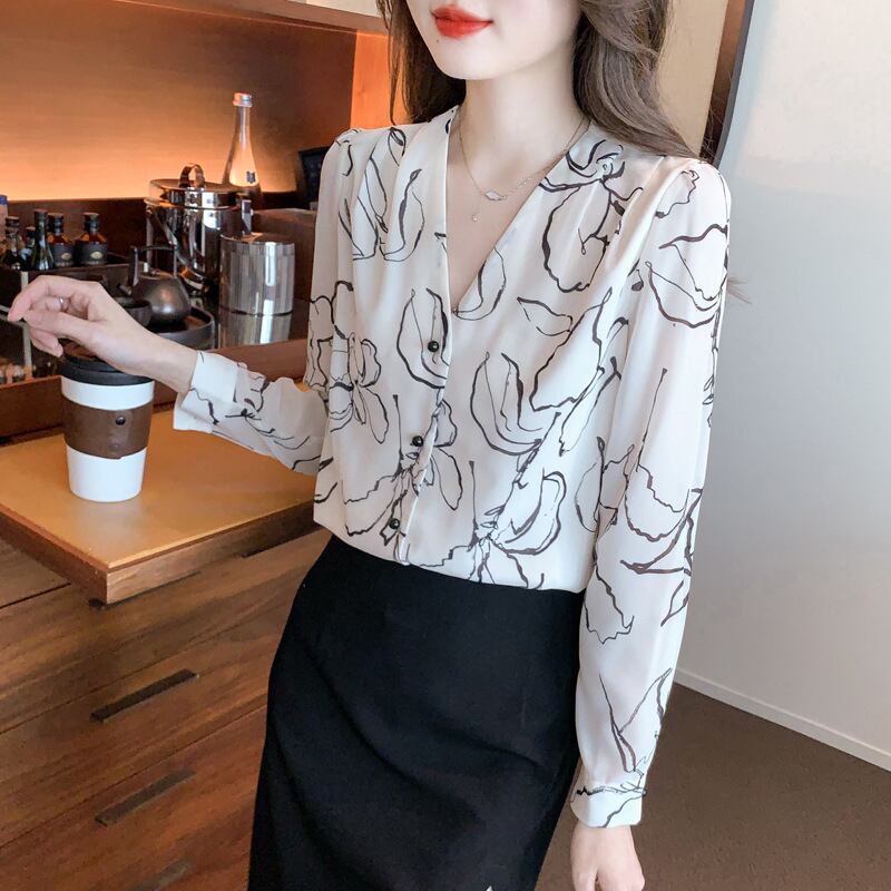 【tops】話題沸騰中 オシャレVネックシャツトップス　M17376