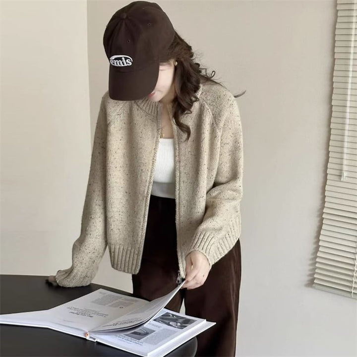 【outer】今季も大流行 定番ラウンドネックカーディガン　 M17619