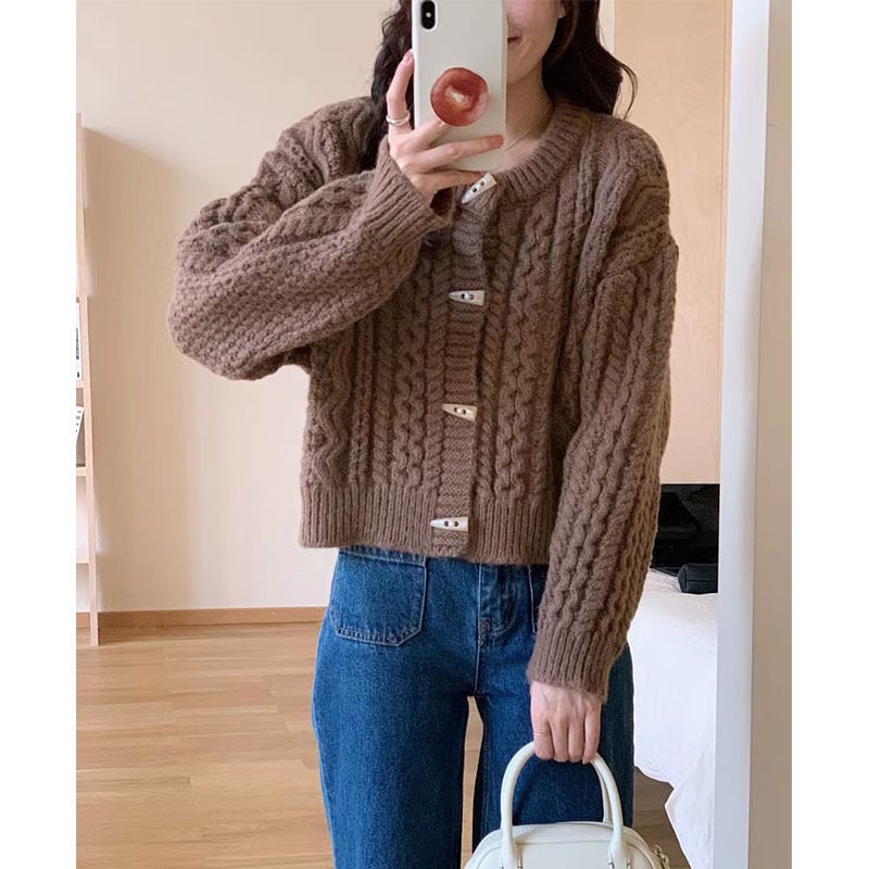 【dress】クルーネックホーンボタンカーディガン　M17881