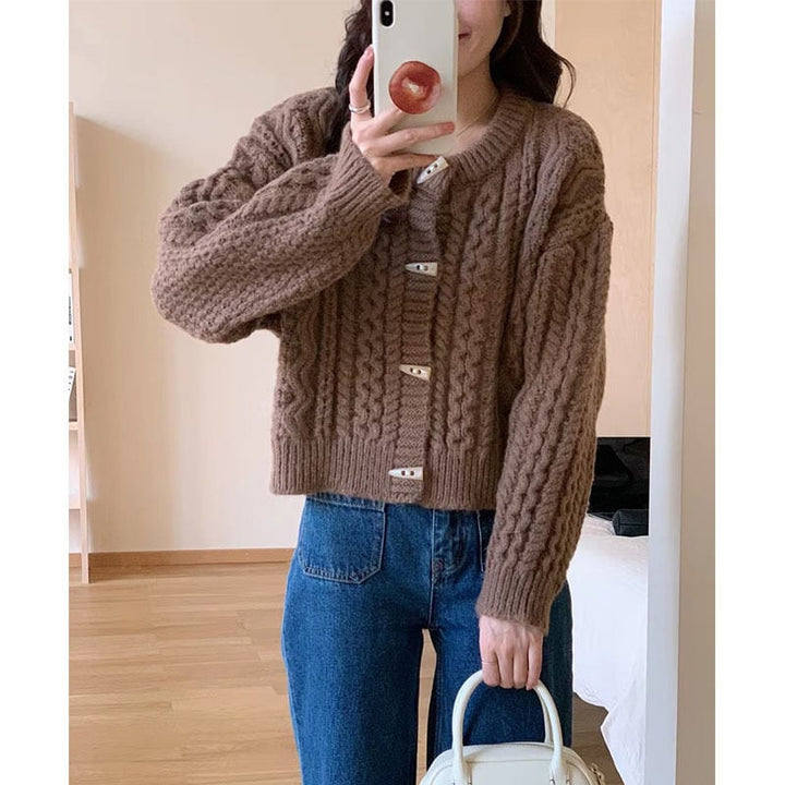 【dress】クルーネックホーンボタンカーディガン　M17881