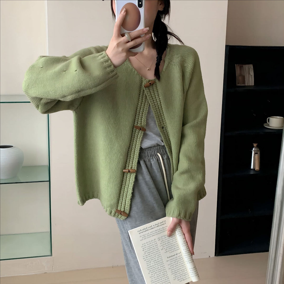 【outer】好感度UPラウンドネックカーディガンゆったり　M17526